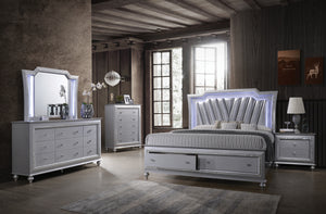 Glamour Style Bedroom In A Silver Finish